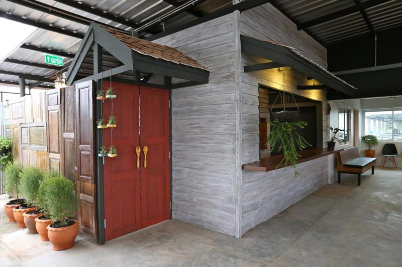 The Plug Hotel - Teras