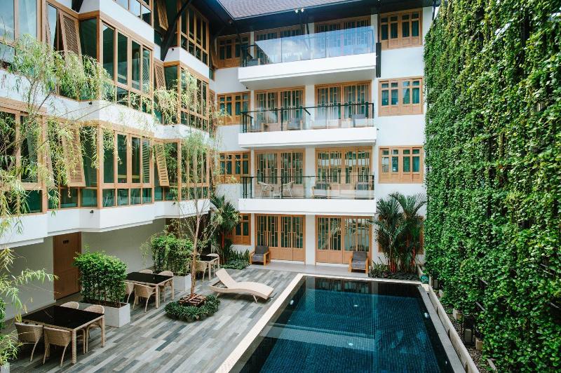 Moon Dragon Hotel - Genel