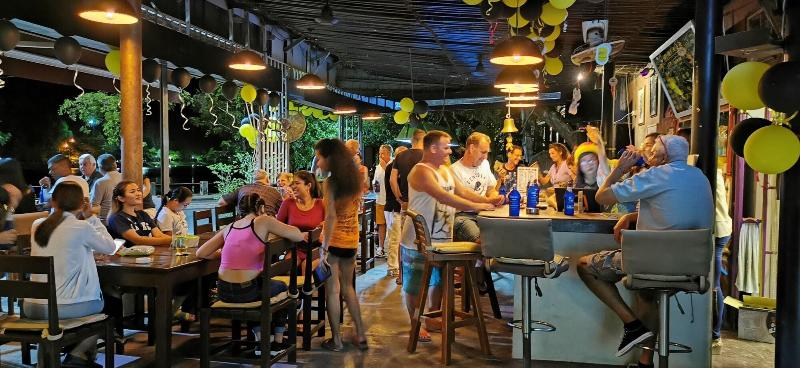 Naiharn Beach Resort - Bar