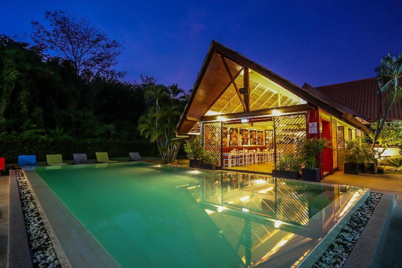 Naiharn Beach Resort - Havuz