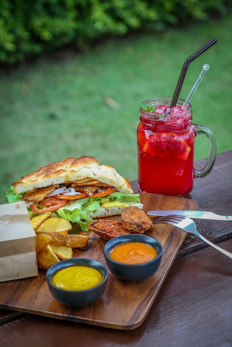 Naiharn Beach Resort - Restoran
