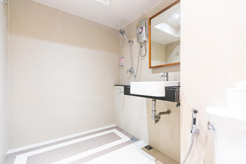 A Room Bangkok Sathorn by ZUZU - Oda