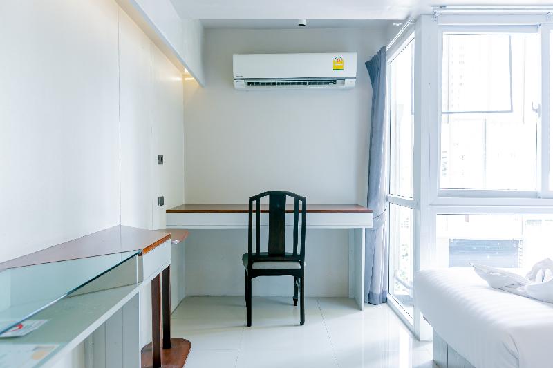 A Room Bangkok Sathorn by ZUZU - Oda