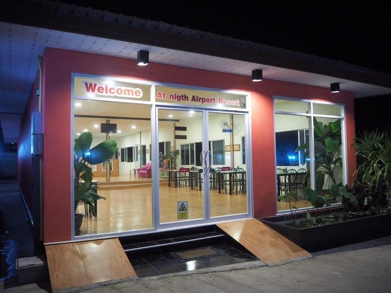At Night Airport Resort - Genel