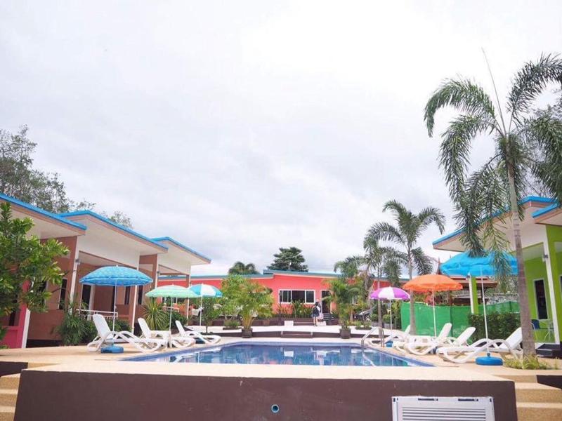 At Night Airport Resort - Havuz