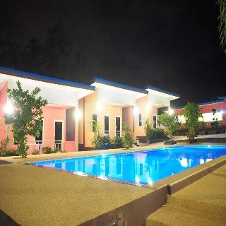 At Night Airport Resort fotoÄŸrafÄ±