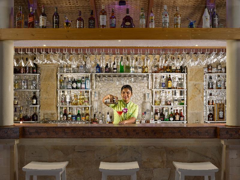 Royal Island Resort & Spa - Bar