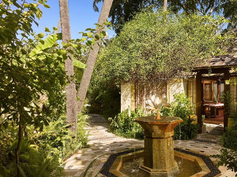 Royal Island Resort & Spa - Genel
