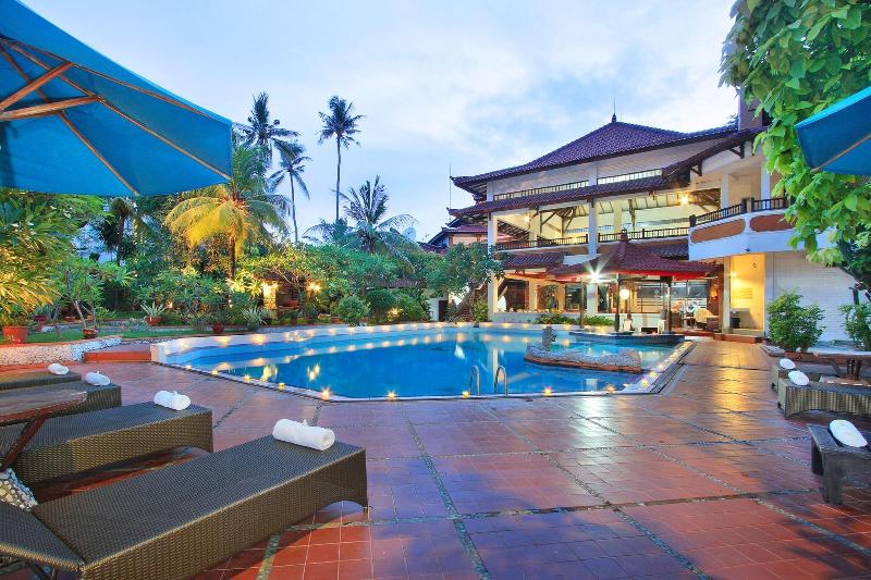 Puri Naga Seaside Cottages - Havuz