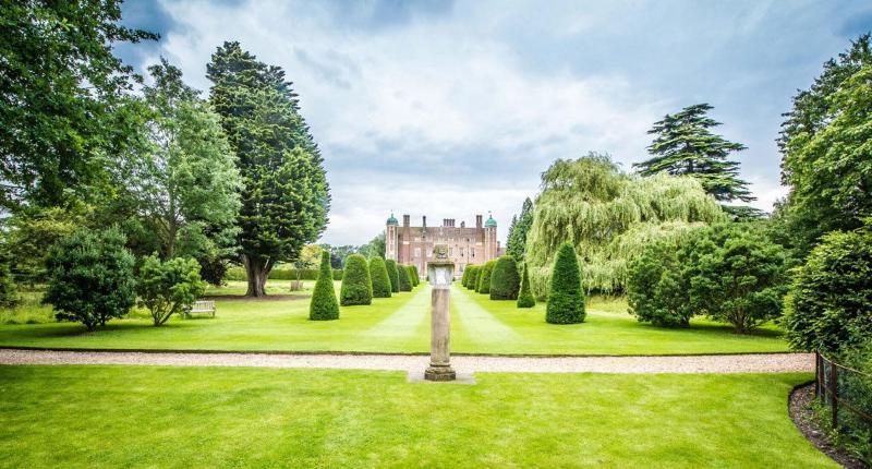 Madingley Hall - Teras
