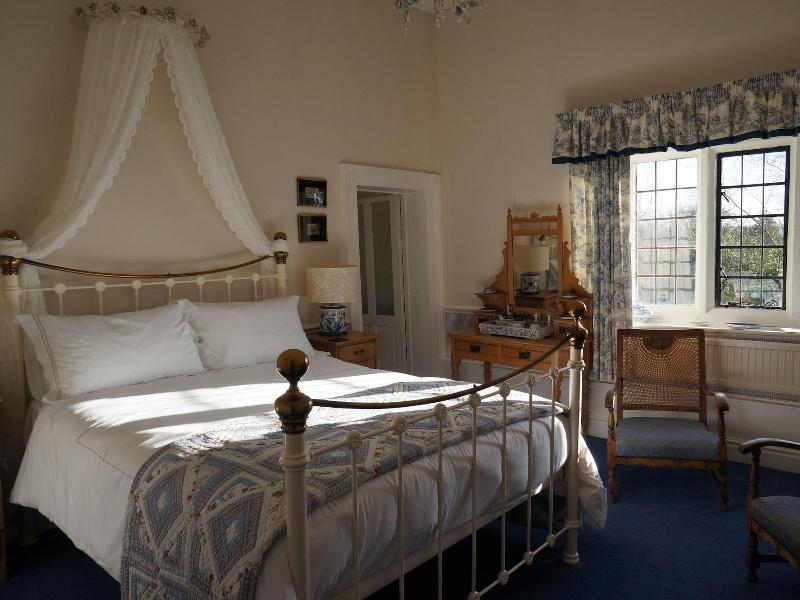 Allington Manor - Genel