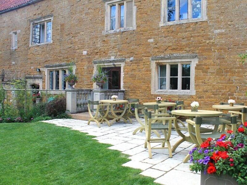 Allington Manor - Genel