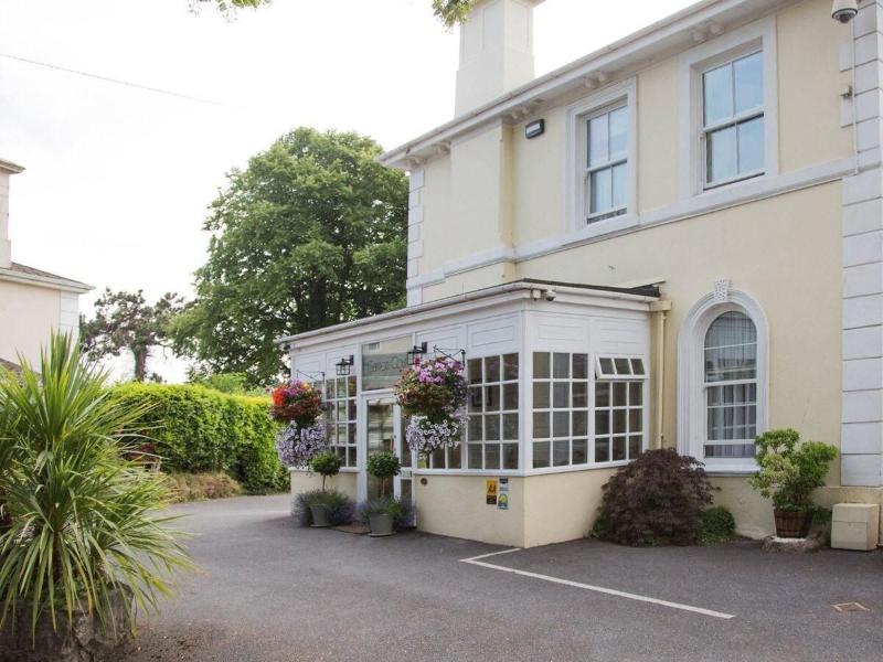 Carlton Court - Genel