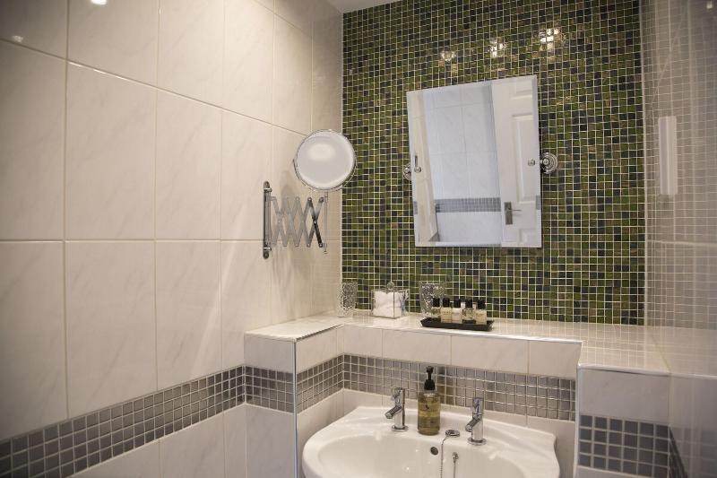 Carlton Court - Oda