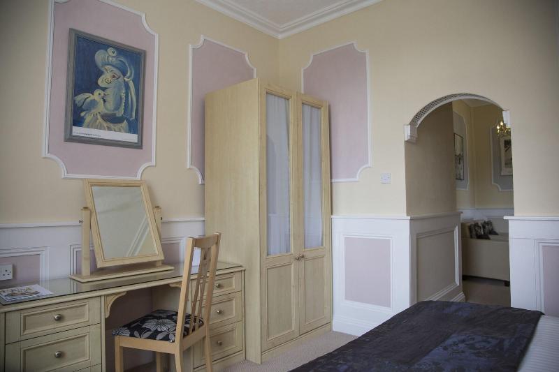 Carlton Court - Oda