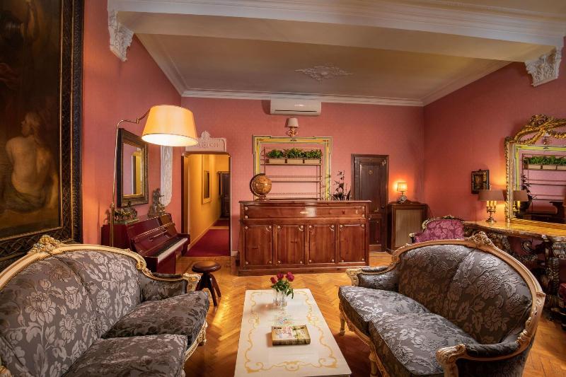 Residenza Frattina - Lobi