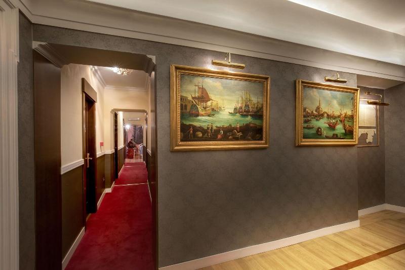 Residenza Frattina - Lobi
