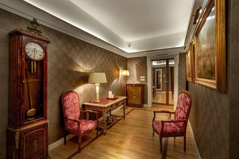 Residenza Frattina - Lobi