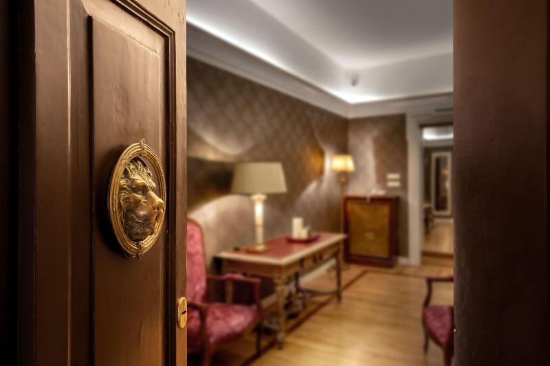 Residenza Frattina - Lobi