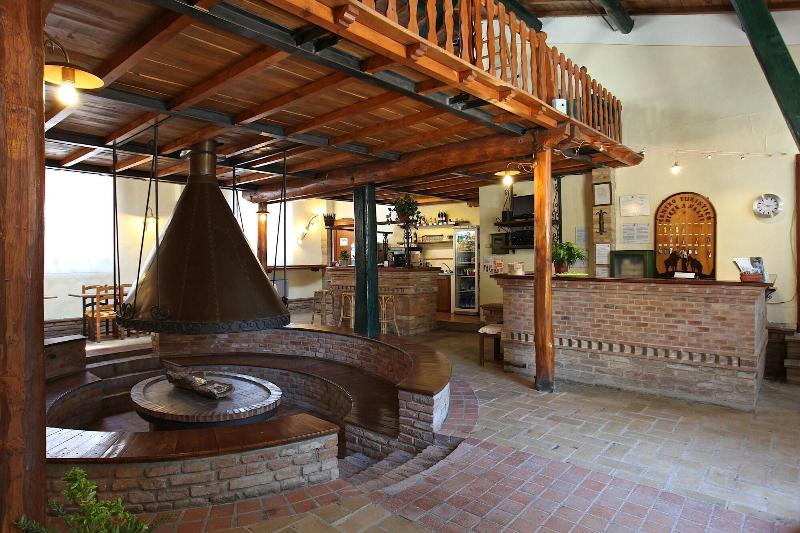 Fattoria Pieve A Salti - Lobi