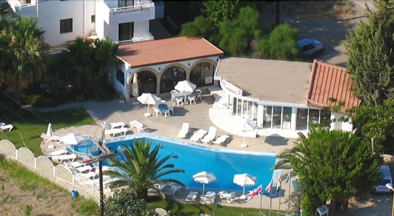 Dolphin Apartments - Genel