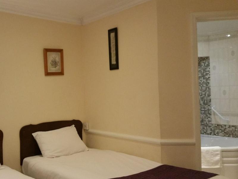 The George Hotel - Genel