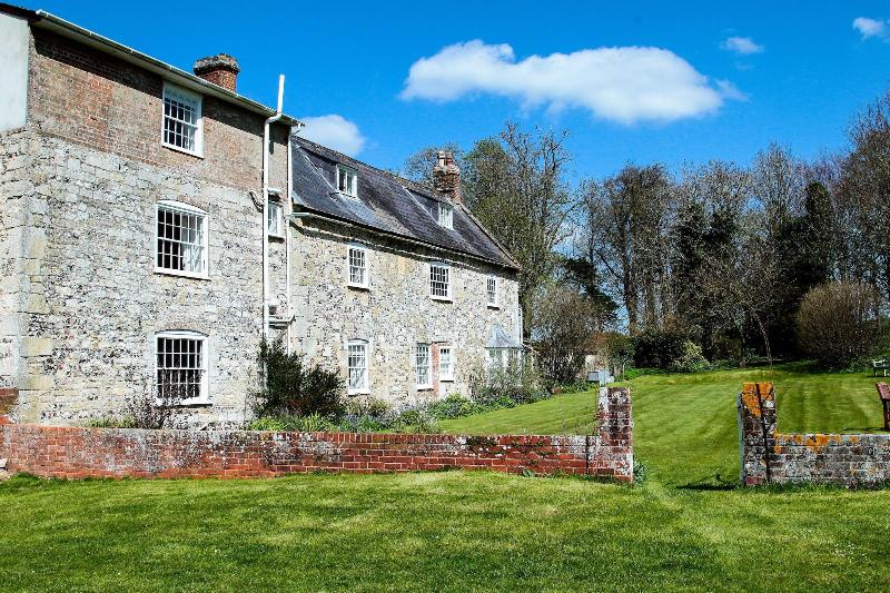 Rollestone Manor - Genel