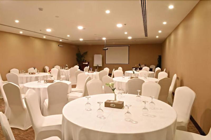 Garden Plaza Hotel Sefah - Restoran