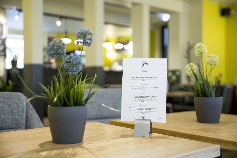 Five Reasons Hotel & Hostel - Bar