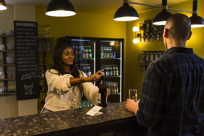 Five Reasons Hotel & Hostel - Bar
