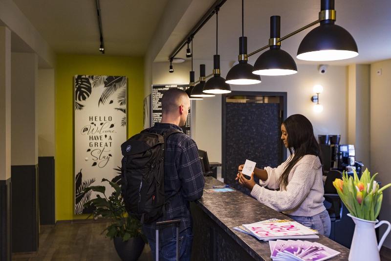 Five Reasons Hotel & Hostel - Lobi