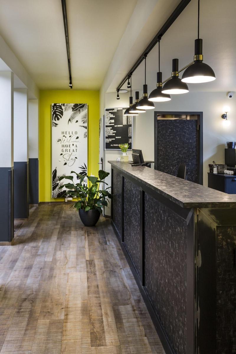 Five Reasons Hotel & Hostel - Lobi