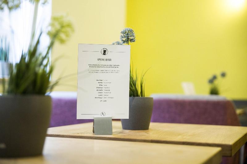 Five Reasons Hotel & Hostel - Lobi