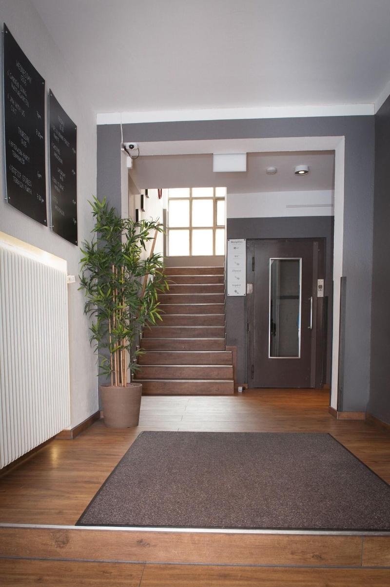Five Reasons Hotel & Hostel - Lobi