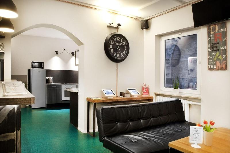 Five Reasons Hotel & Hostel - Lobi