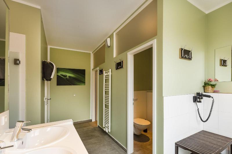Five Reasons Hotel & Hostel - Oda