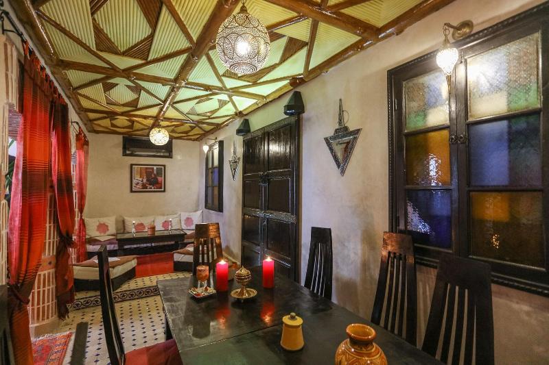 Riad Christina - Genel