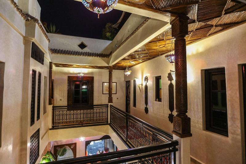 Riad Christina - Genel