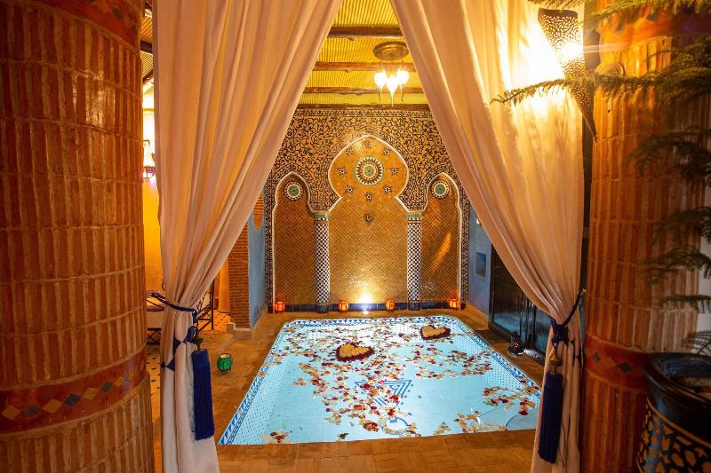 Riad Christina - Genel
