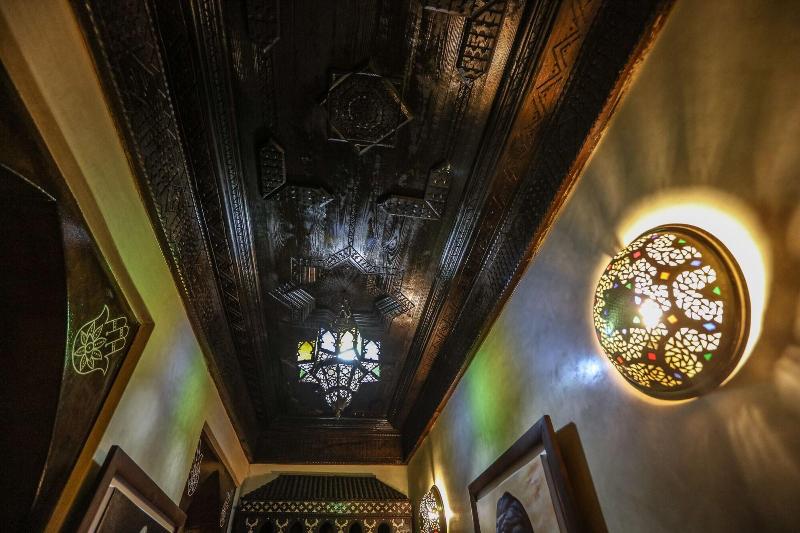 Riad Christina - Genel
