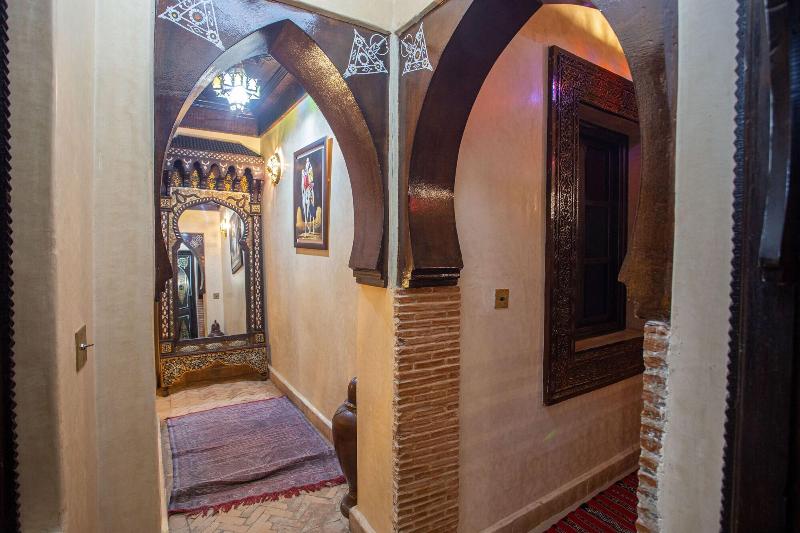 Riad Christina - Genel