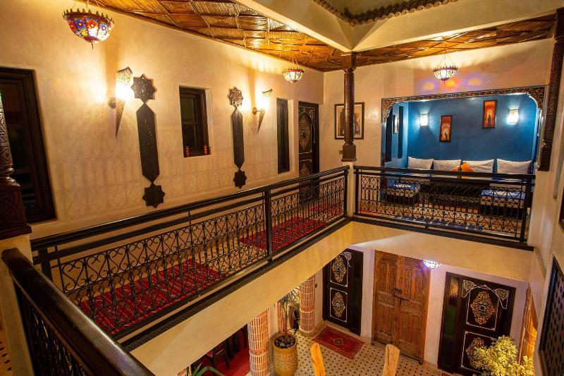 Riad Christina - Genel