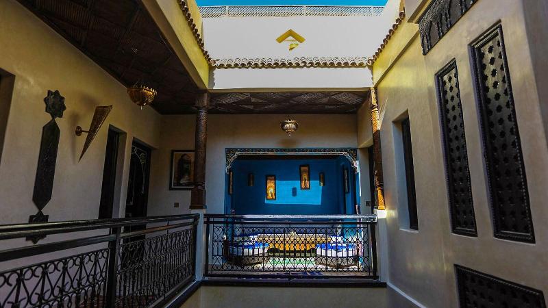 Riad Christina - Genel