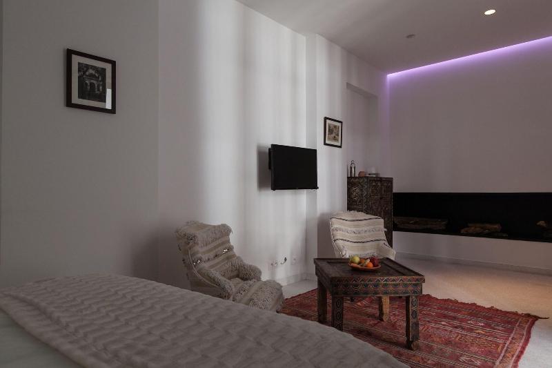 Riad Zebrakaro - Oda