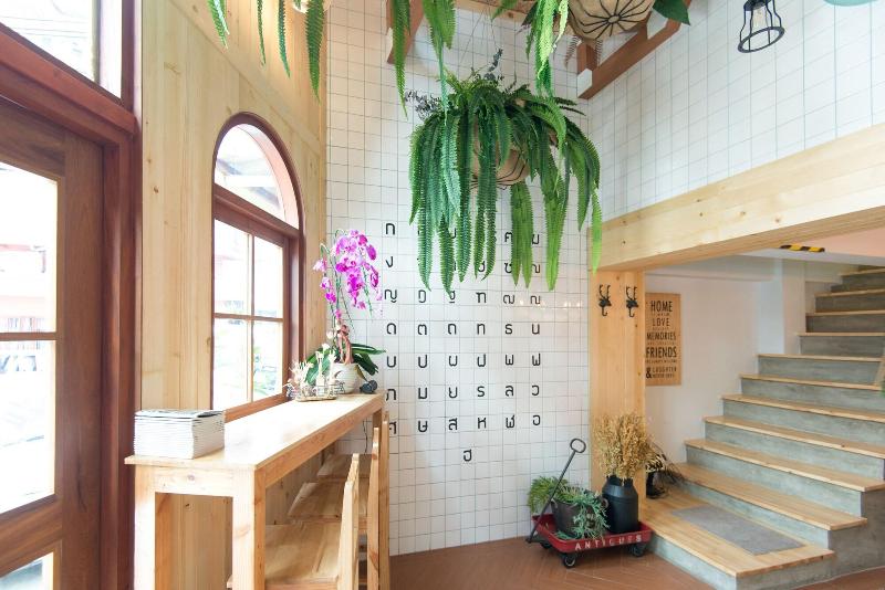 Barn And Bed Hostel - Lobi