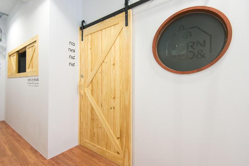 Barn And Bed Hostel - Lobi
