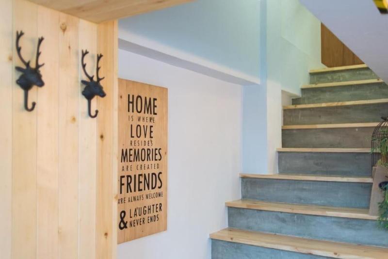 Barn And Bed Hostel - Lobi
