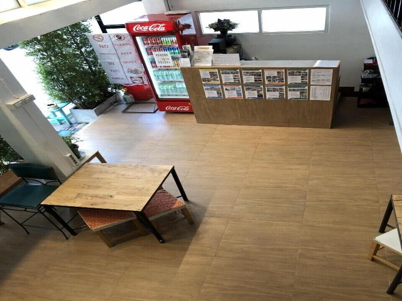 Ploy Hostel - Lobi