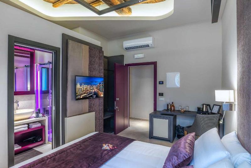 Via Veneto Prestige Rooms - Oda