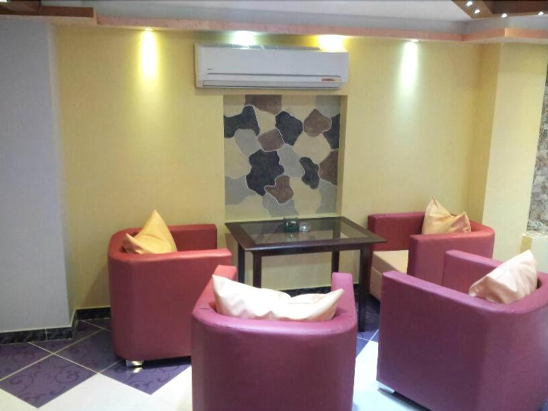 Seven Days Hotel - Lobi